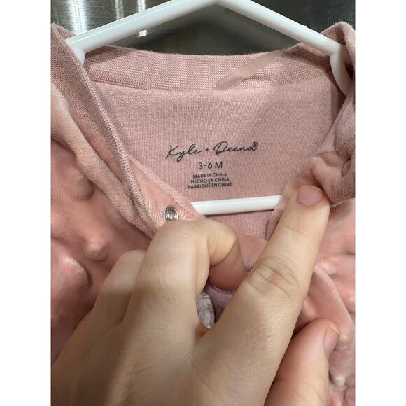 5/$20 "Mama's Girl" Elephant Sleeper - Kyle + Deena - 3-6mo - Picture 4 of 4